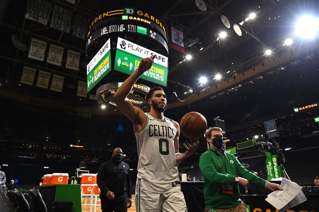 Tatum marca 53 e Celtics triunfa sobre Timberwolves